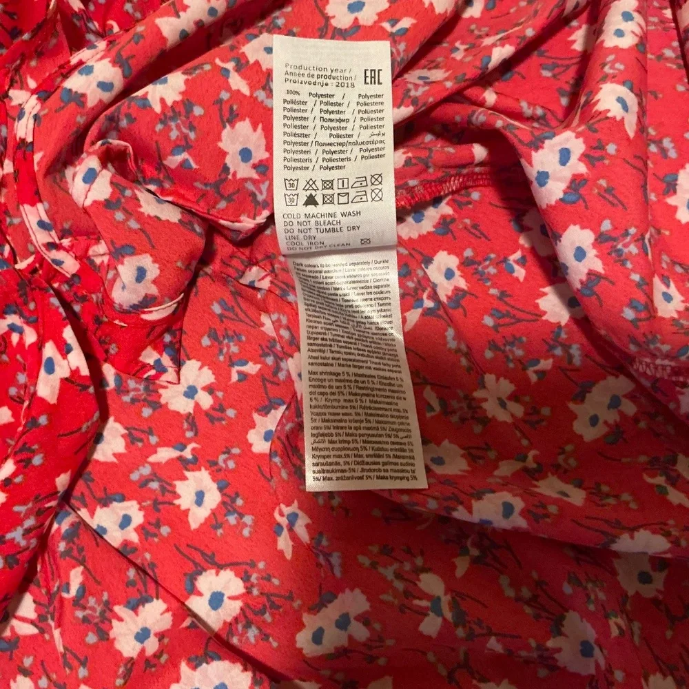 Veto Moda Molly 3/4 sleeve wrap dress in red with floral pattern - Picture 9 of 11